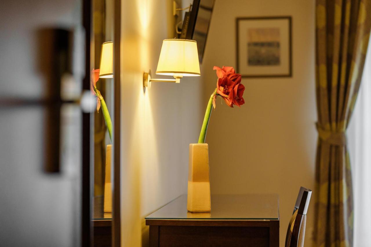 Euterpe Hotel Κλαϊπέντα Εξωτερικό φωτογραφία